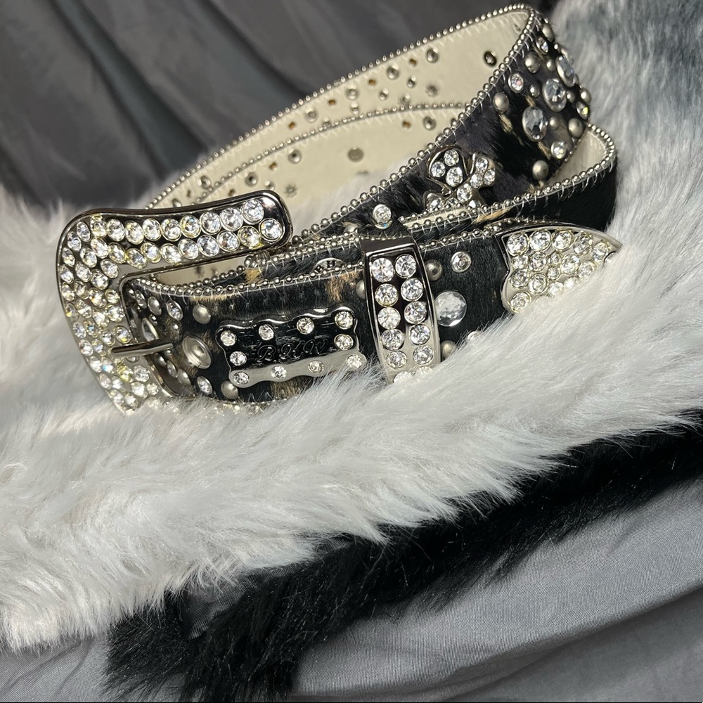 Beautiful western rhinestone studded genuine leather belt by BHW size M